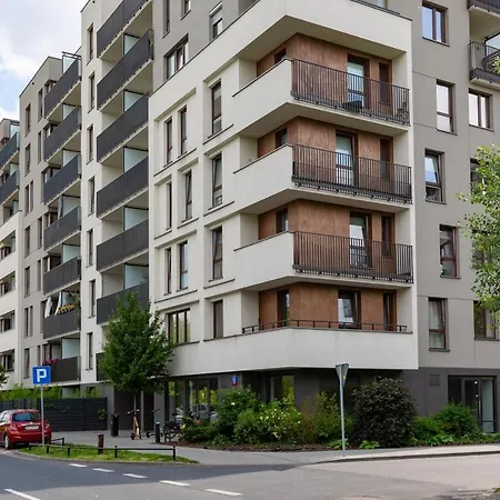 Pieskowa Skala With Parking By Renters