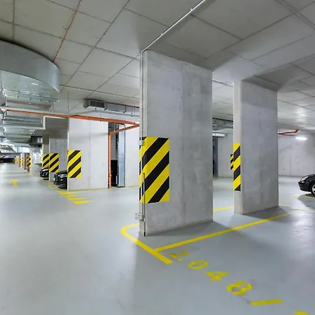 Pieskowa Skala With Parking By Renters *