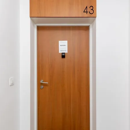 Pieskowa Skala With Parking By Renters