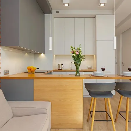 Pieskowa Skala With Parking By Renters